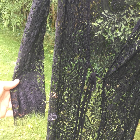 Long lace cover up - Picture 3 of 3